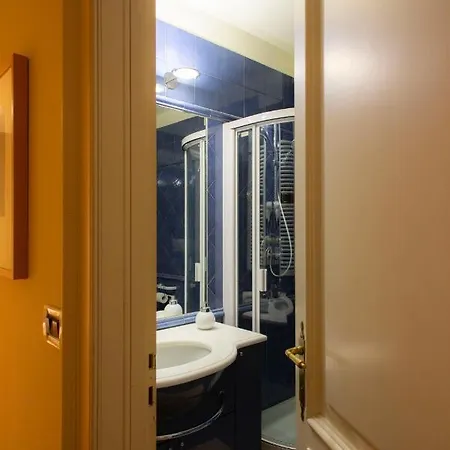 N 10, Luxury * טורינו