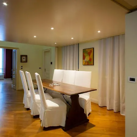 N 10, Luxury