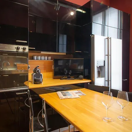 N 10, Luxury