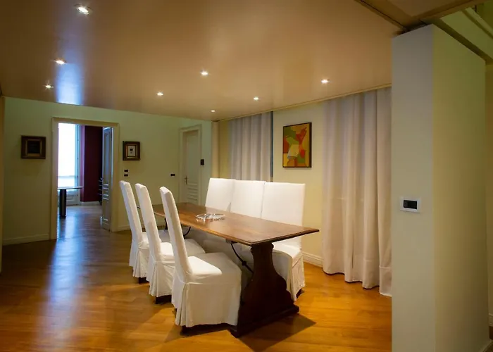 N 10, Luxury