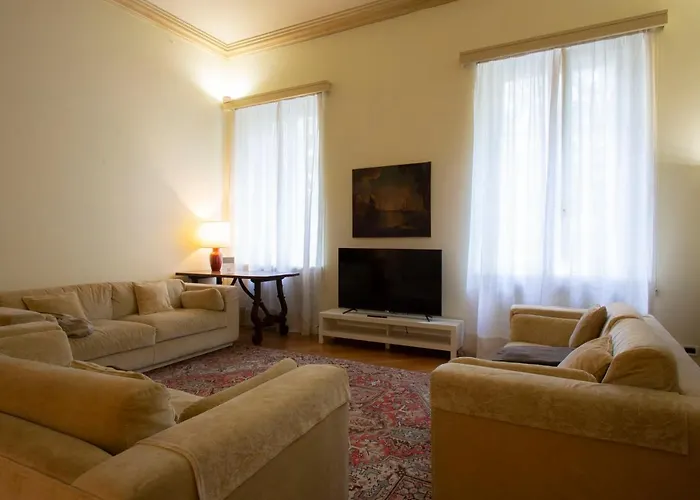 N 10, Luxury