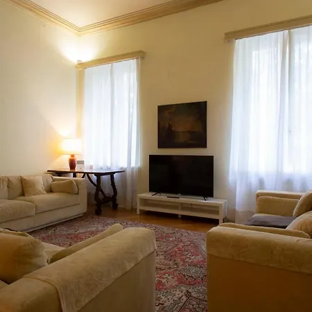 N 10, Luxury